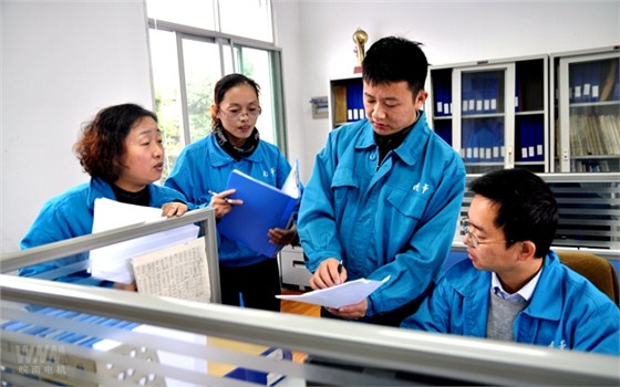 皖南電機(jī)內(nèi)審人員在部門(mén)審核 皖南電機(jī)內(nèi)審人員在部門(mén)審核