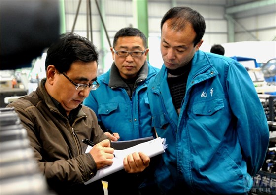 審核專家在皖南電機生產現(xiàn)場審核 審核專家在皖南電機生產現(xiàn)場審核