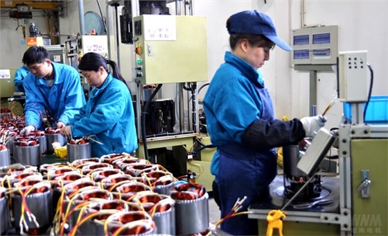 皖南電機:忙碌的自動化嵌線流水線 皖南電機:忙碌的自動化嵌線流水線