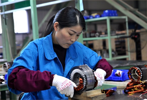 皖南電機員工一絲不茍 皖南電機員工一絲不茍