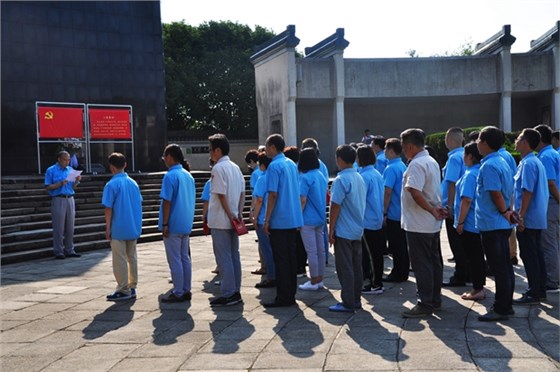 皖南電機黨委書記管兵在作講話 皖南電機黨委書記管兵在作講話