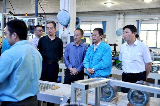 徽省出入境檢驗檢疫局副局長程愈強一行來皖南電機調(diào)研指導(dǎo)工作 徽省出入境檢驗檢疫局副局長程愈強一行來皖南電機調(diào)研指導(dǎo)工作