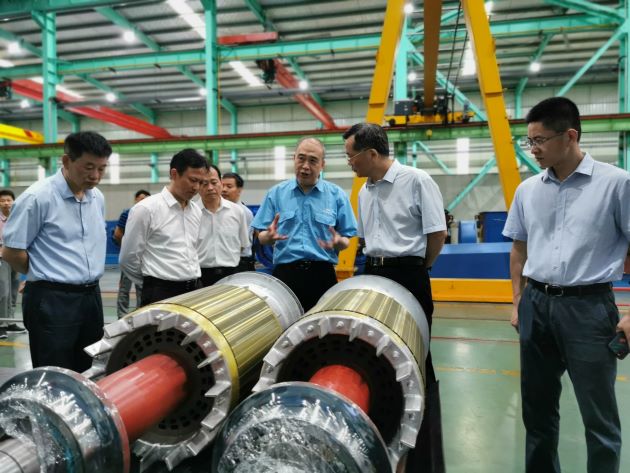 圖為省政協(xié)副主席韓軍在威能電機調研 圖為省政協(xié)副主席韓軍在威能電機調研