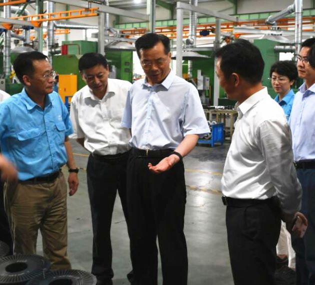 圖為省政協(xié)副主席韓軍在皖南電氣調研 圖為省政協(xié)副主席韓軍在皖南電氣調研